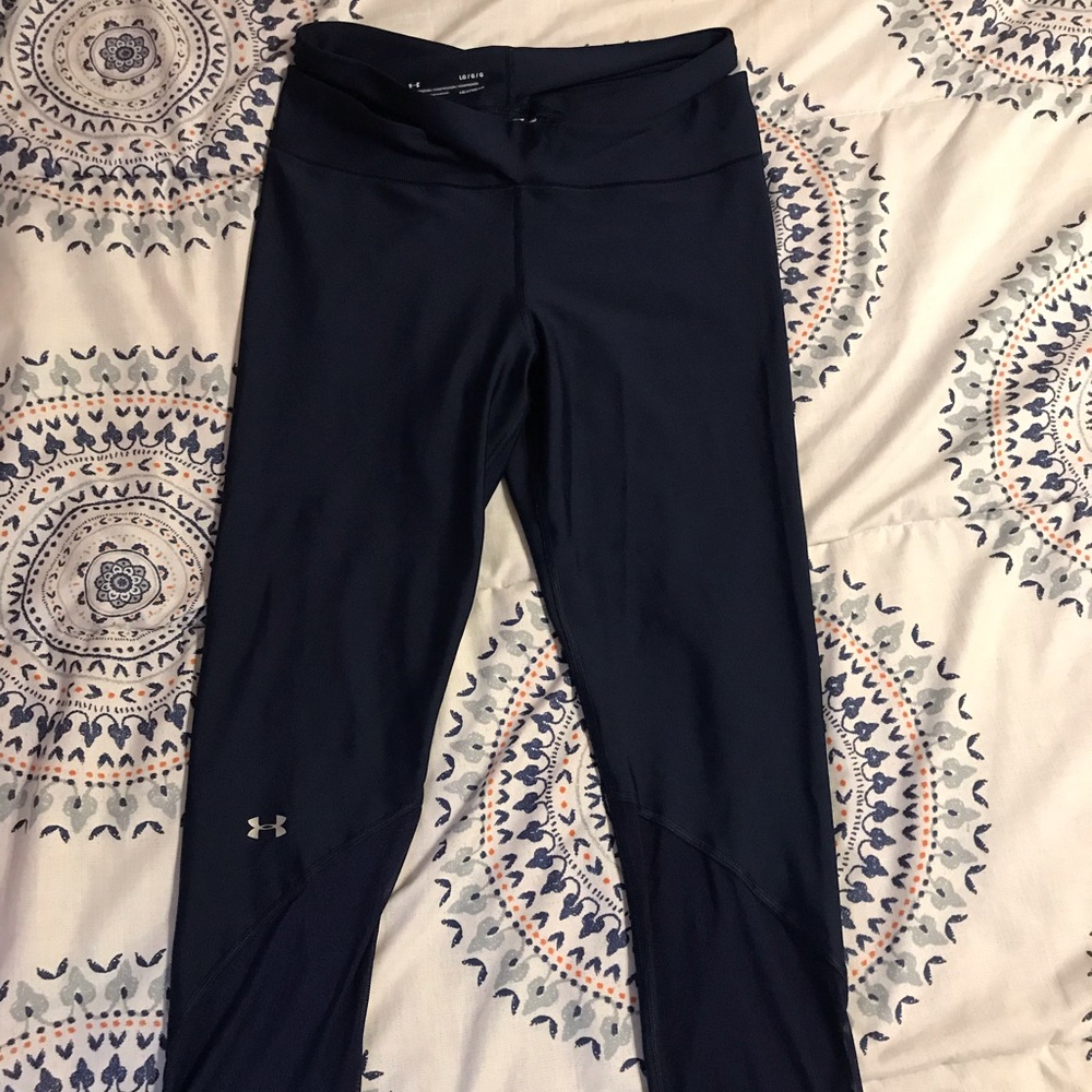 Cross Waist Under Armor Cropped Leggings